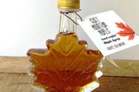 22 maple syrup in a maple-shaped bottle is a great idea for an edible favor, for the fall or winter