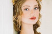 a gold star tiara is a great accessory for a celestial bride, it looks cute, chic and lovely