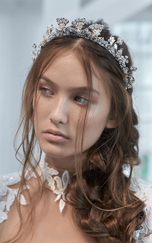 a jaw-dropping rhinestone bridal tiara with crystals is a gorgeous idea for a glam bride, it looks amazing