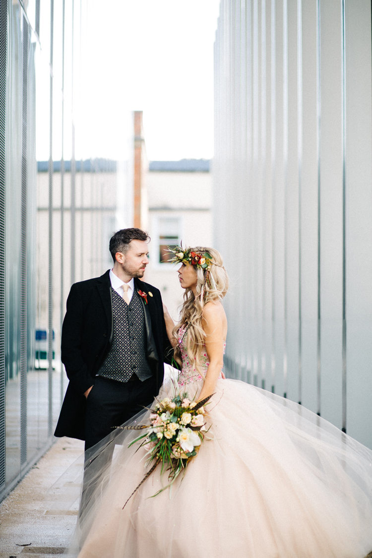 Music Inspired Winter Wedding With Offbeat Details