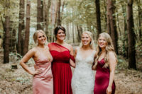 03 The bridesmaids were wearing mismatching dresses in red, pink and burgundy