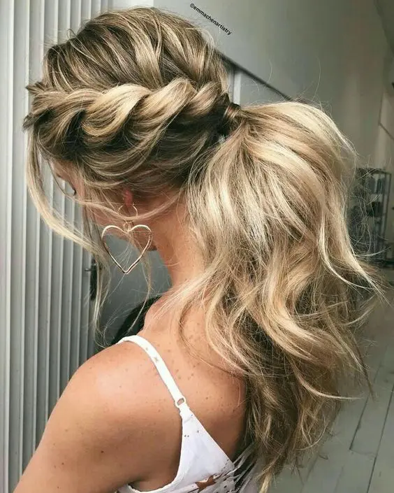 25 Chic Bridesmaid Hairstyles For Long Hair - Weddingomania