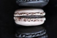 03 black and white macarons are always a good idea for any wedding and a classic color combo
