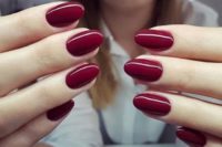 05 shiny deep red nails are classics for the fall, both for a wedding and for everyday life