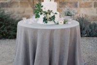 13 make sure that your tablecloth covers the table completely for an elegant look