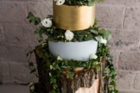 19 consider your wedding theme and match the stand to it, like here – a tree stump stand for a rustic wedding