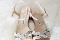 27 adorable jeweled flat bridal sandals are great for garden or beach weddings or just for summer affairs