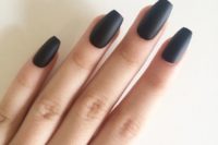 27 matte black nails are a great idea for a Halloween wedding, they will also fit other bridal styles