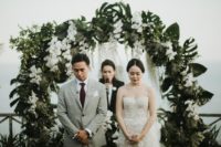 01 This refined and elegant tropical wedding was in Bali and was done in green and white