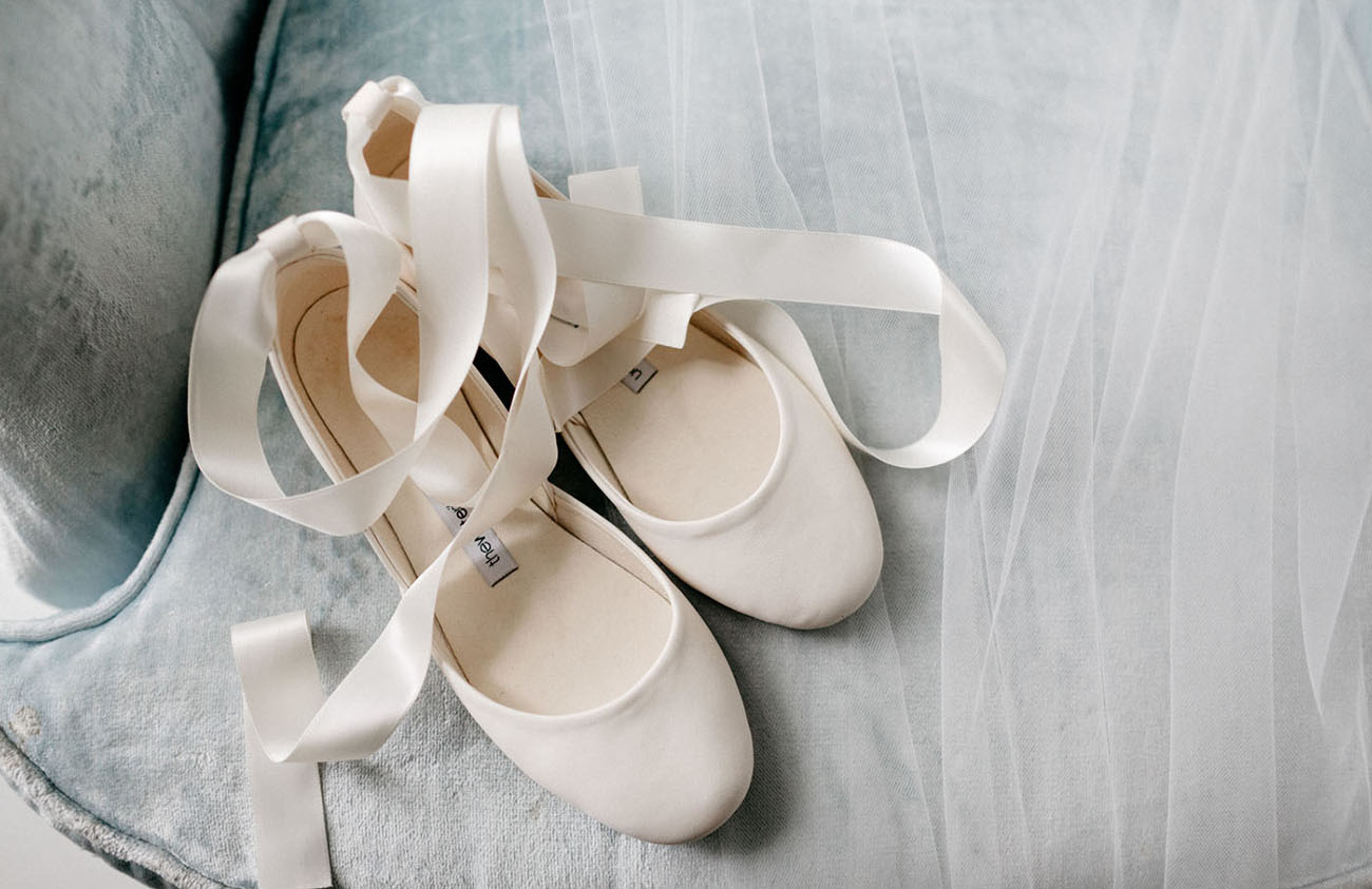 The bride chose ballet flats to pair with her vintage dress