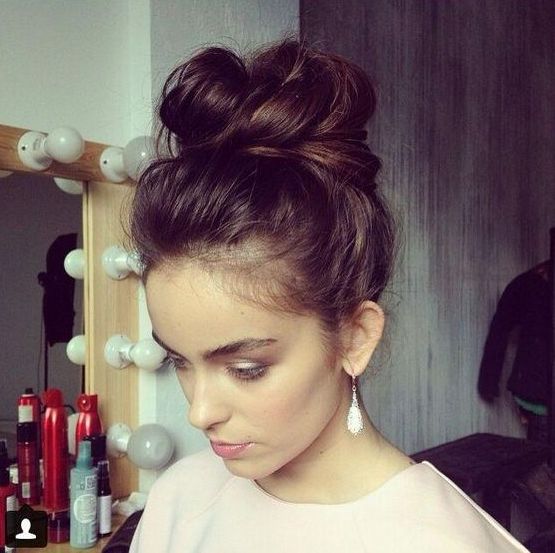 a messy top knot with a dimension is all you need for a chic bridal look