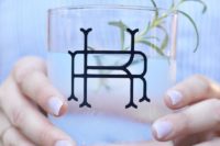 10 personalized monogrammed glasses will make your bar station more special