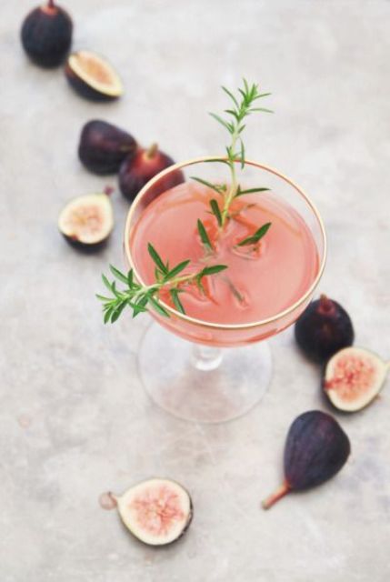 fig and thyme rum cocktail is a great idea for a late summer or a fall wedding
