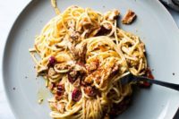 20 creamy goat cheese and sun-dried tomato pasta with roasted garlic and mushrooms