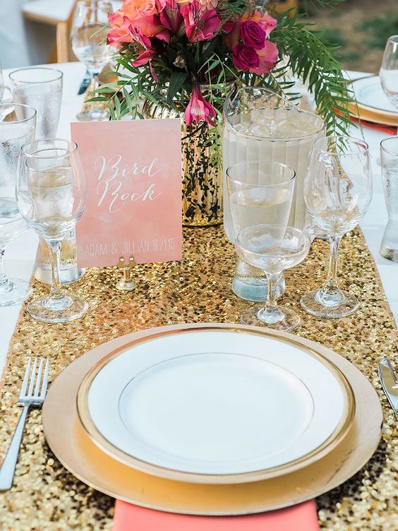 a gold sequin table runner, touches of pink and fuchsia for a bright and glam table setting