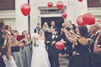 25 red balloons are a bright and catchy alternative to usual rice, especially if it’s a Valentine’s Day wedding