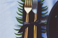 25 use fern to accent your tablescape like here – place some under the napkins