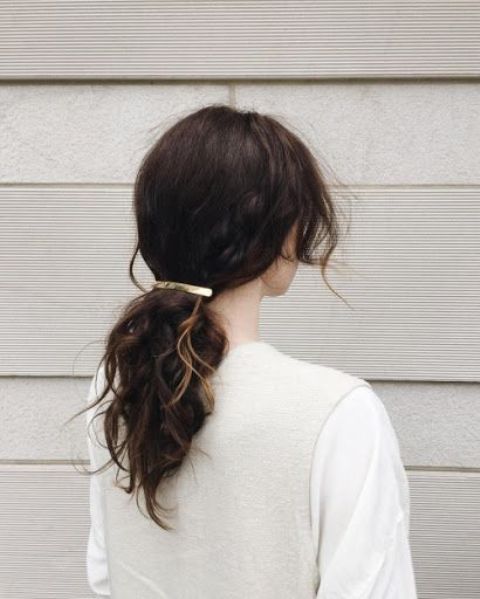 A lovely and casual wavy low ponytail with a modern hair barrette and face framing hair is a cool idea