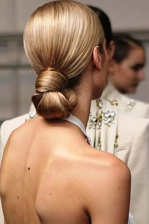 A perfect sleek knotted low bun is eye catchy yet very simple and is ideal for a minimalist bride