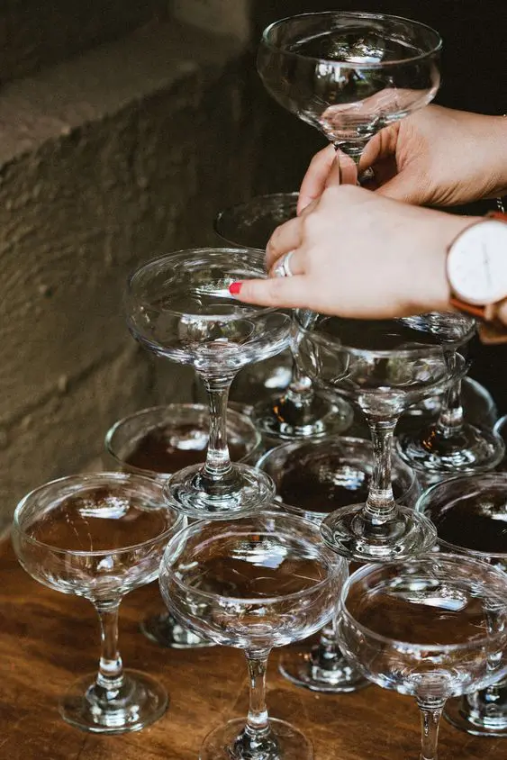 building your own champagne tower isn't that difficult, just train a bit