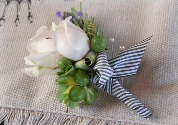DIY floral boutonniere with berries and ribbon (via www.save-on-crafts.com)