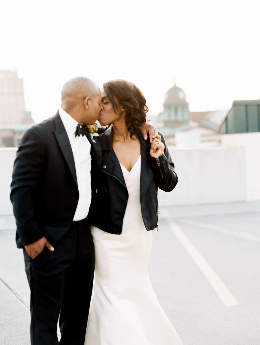 This couple went for a modern and refined wedding with an attention to detail
