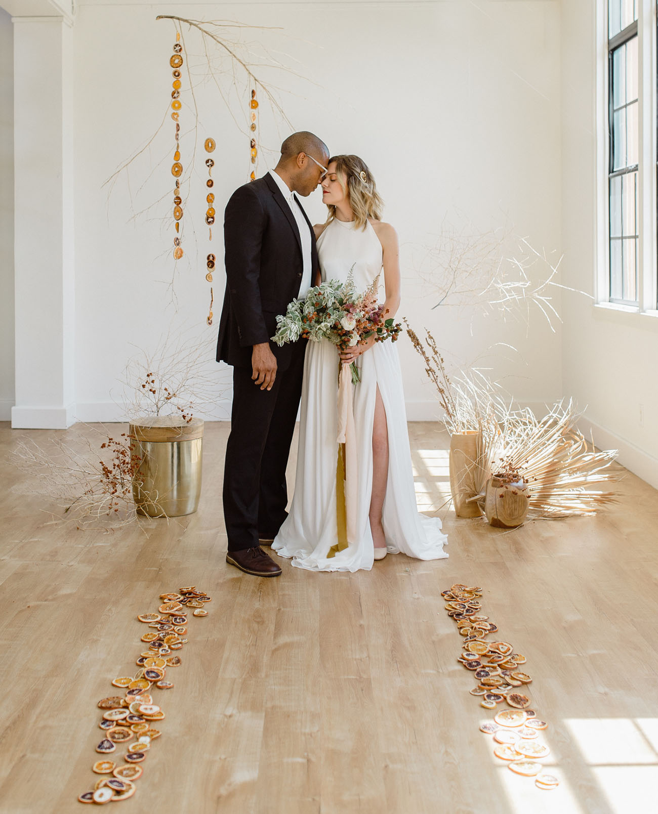 This gorgeous minimalist loft wedding shoot was inspired by California in the fall and touches of citrus