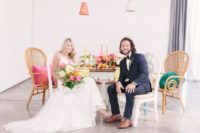 01 This tropical glam boho elopement took place in Las Vegas and was styled with super bold colors