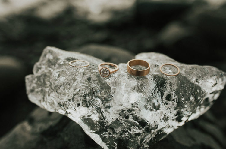 How cute are these rings displayed on an ice lump