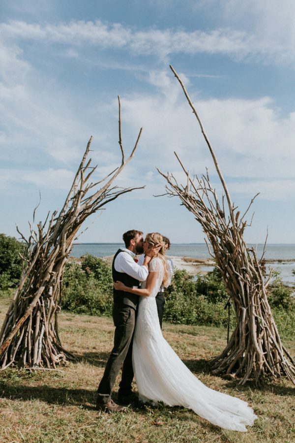 a driftwood and branches wedding altar for a wild and woodland feel can be a nice idea for many locations