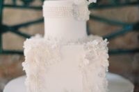 15 a fantastic vintage wedding cake in white with sugar flowers and pearls is a gorgeous idea for a vintage or art deco wedding