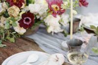 17 a grey tulle runner and grey plates look cool with ivory and burgundy blooms and give an etherela look to the table