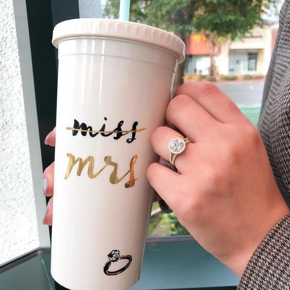 hint on your future wedding with a tumbler turning on your creativity