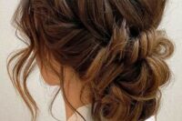 a lovely wavy low bun with a wavy and voluminous top, with some locks down is a chic and cool idea with a messy feel