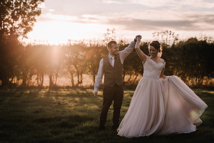 This couple chose blush pink as their main wedding color, and English countryside was a perfect place for them to tie the knot