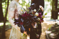 06 The bridal bouquet was a gorgeous moody one, with dark, fuchsia and dusty pink blooms