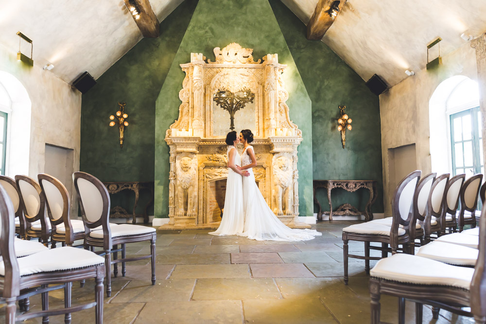 The ceremony space was very chic and refined, with antique decor and sophisticated chairs