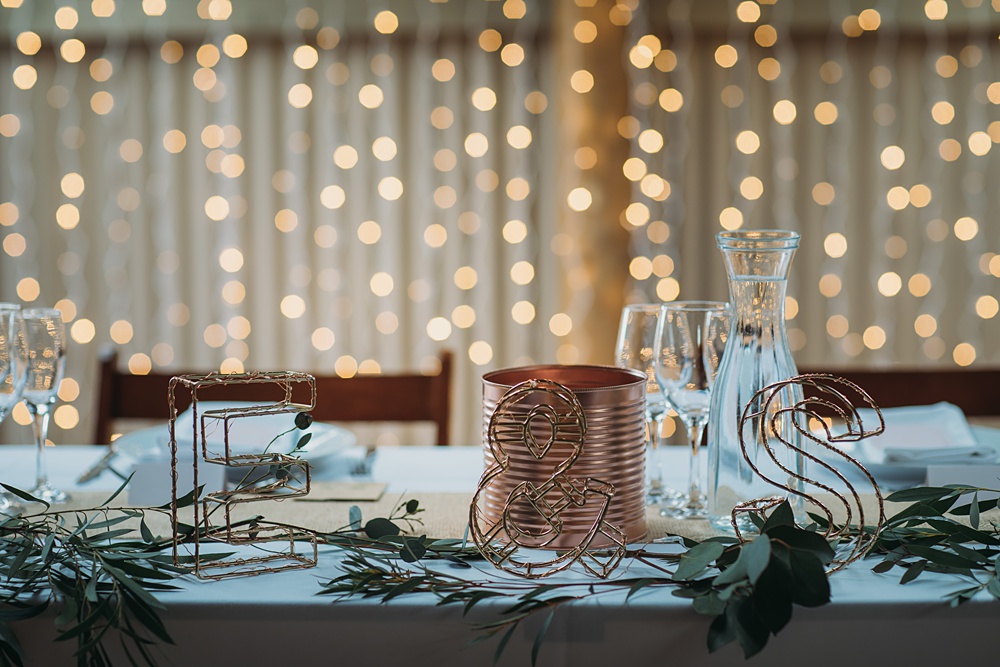 The tables were decorated with greenery, metallic touches, most of them were DIY ones