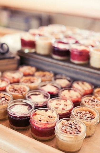 pies in jars are amazing for winter and Christmas weddings, you can DIY them and they will make your guests feel cozy