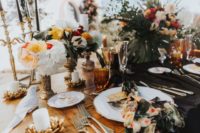 09 Fake birds, moody florals, colored glasses and candle holders brought a refined touch to the table setting