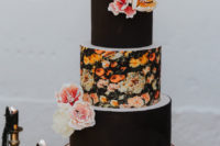 10 The wedding cake was done in black and with a moody floral tier, decorated with sugar blooms