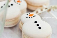 10 snowman macarons on skewers are original and awesome and look super cute