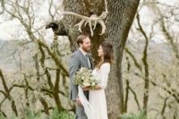 15 a living tree covered with moss and with antlers attached is great for a moody Scandinavian wedding, plus it’s eco-friendly