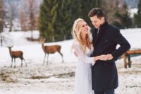 16 winter wedding portraits in a snowy location with real deer is a very cool and romantic idea