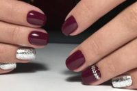 20 burgundy and silver glitter nails plus some jewels are amazing for winter holidays weddings