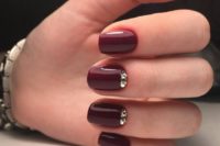 21 burgundy jeweled nails are a chic idea for both a fall or a winter wedding or if you love jewel tones