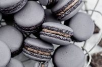 26 grey macarons can be served together with the wedding cake to keep the color scheme up