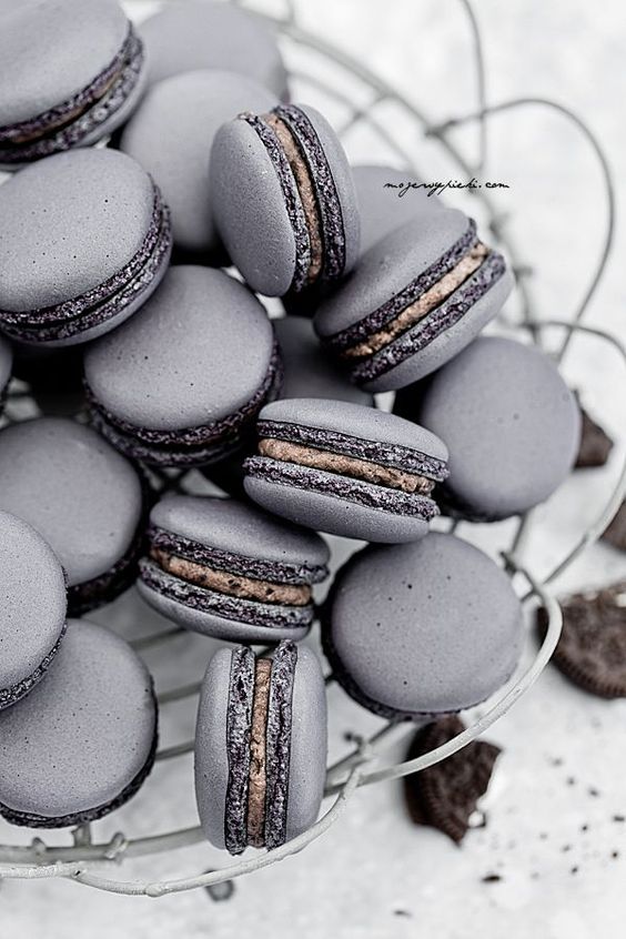 grey macarons can be served together with the wedding cake to keep the color scheme up