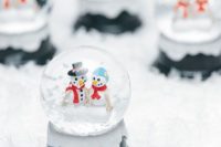 30 traditional snowglobes with snowmen is a great and fun idea that will remind everyone of childhood