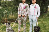 04 The groom was wearing a super trendy floral print three-piece suit, a white shirt and a white tie